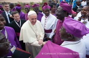 Papa termina Viagem a África